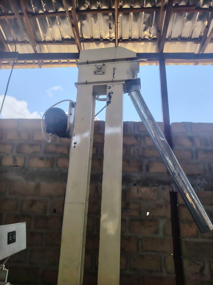 Vertical elevator installation